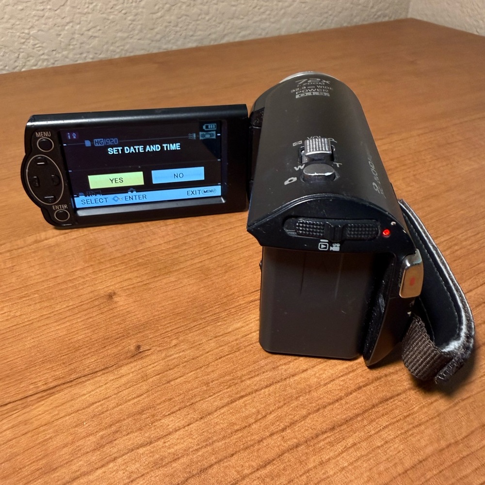 Panasonic HC-V201 Full
HD Video Camcorder
10MP 72x Zoom With Battery - Picture 2 of 14